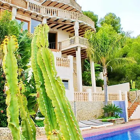 Villa Aqua